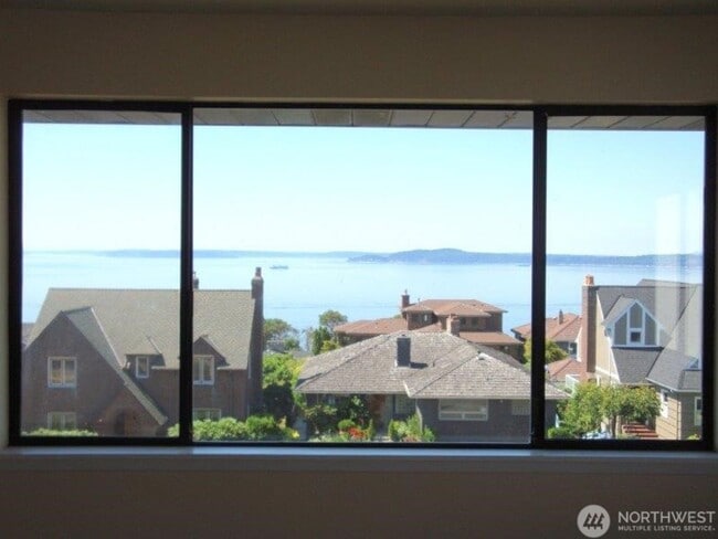 Building Photo - 5Bd/2.75Ba Seattle Home