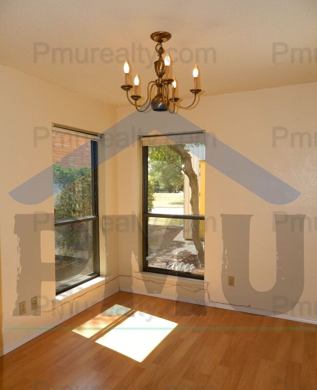 Building Photo - AVAILABLE NOW!!! Gorgeous 3+ Bed 2-Bath To...