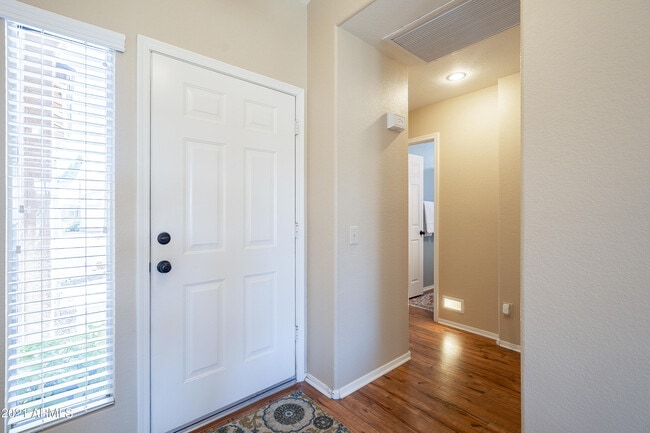 Building Photo - 1802 E Peach Tree Dr