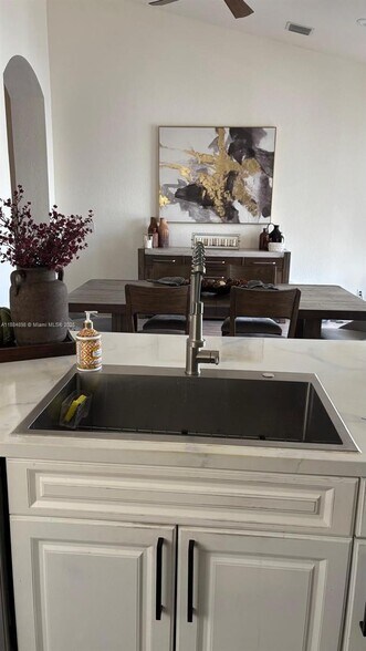 Building Photo - 3015 SW 135th Ave