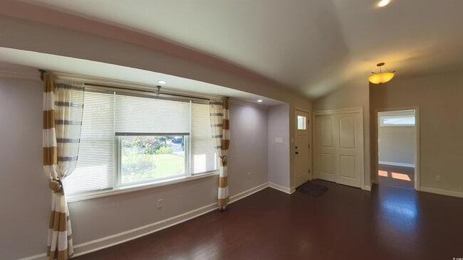 Building Photo - 710 Yucca Ave