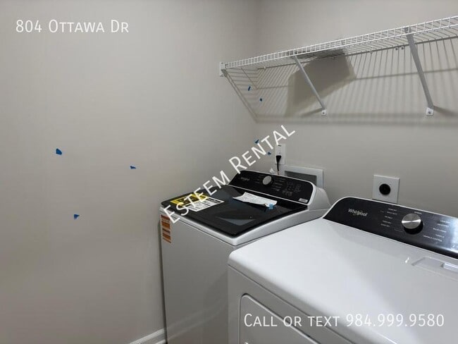 Building Photo - 804 Ottawa Dr