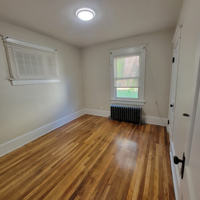 3 Nice Sized Bedrooms - 633 Park Ave