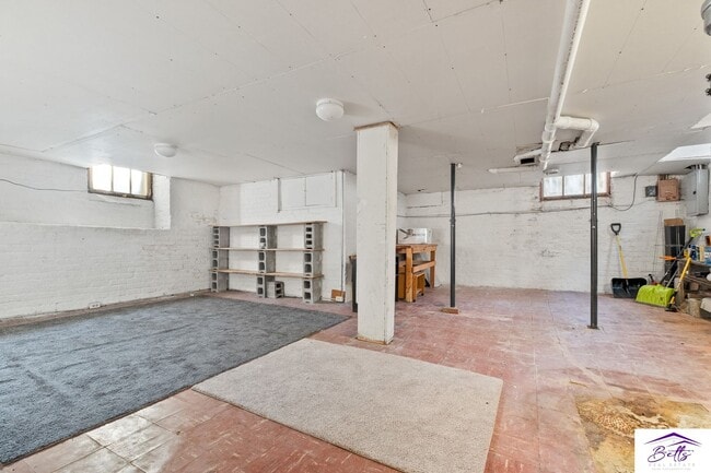 Building Photo - 350 N 41st St