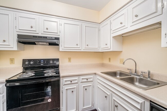 Building Photo - Desirable Brentwood Trace 2 Bedroom Condo ...