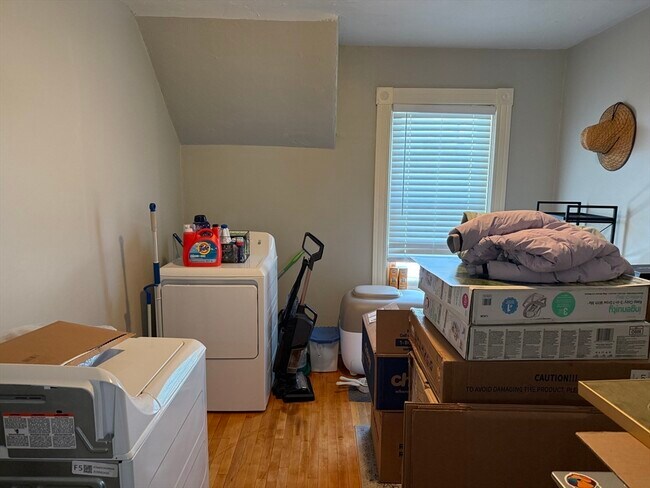 Building Photo - 5 Arbor Vitae St