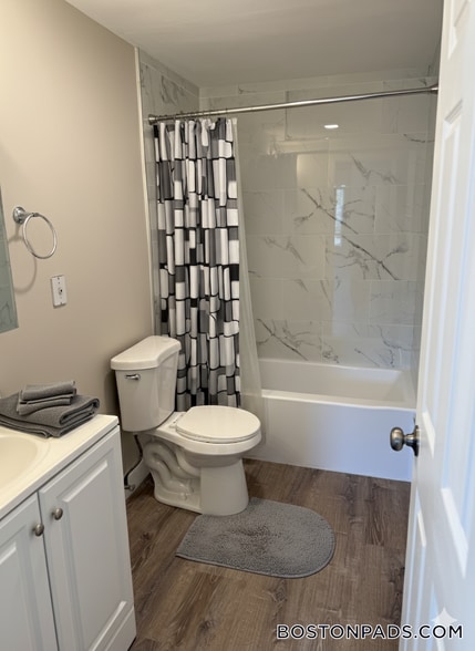 Building Photo - 23 Kenmar Dr