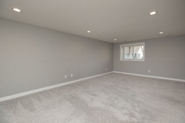 Building Photo - 3715 Fernwood Ln SW