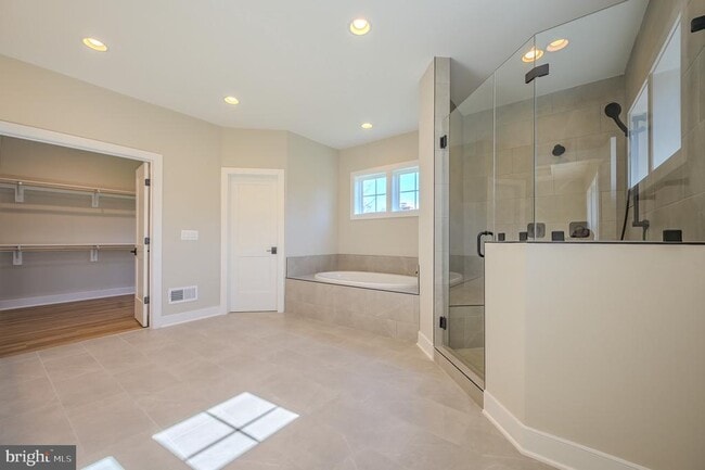 Building Photo - 2424 Carey Ln