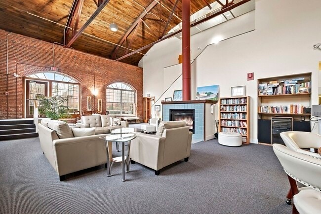 Building Photo - 7 S Stone Mill Dr