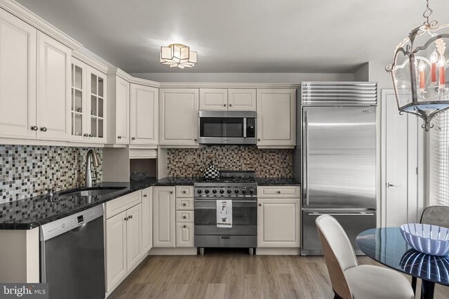 Building Photo - 13 Wisina Ct