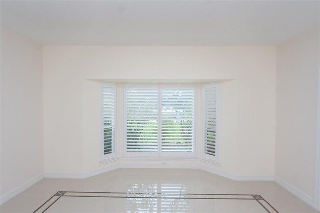 Building Photo - 738 Plainwood Dr