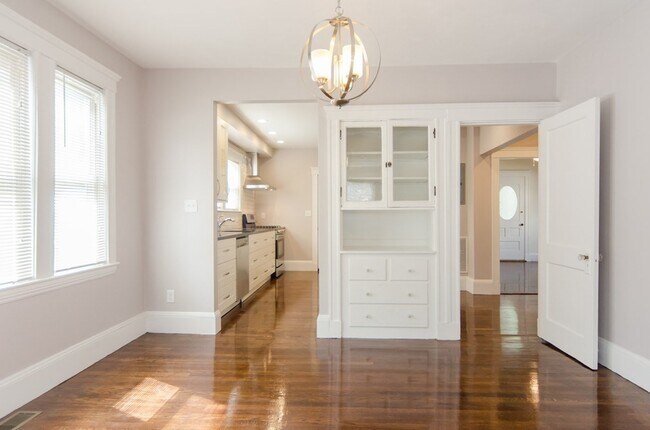 Building Photo - 700 Belmont St