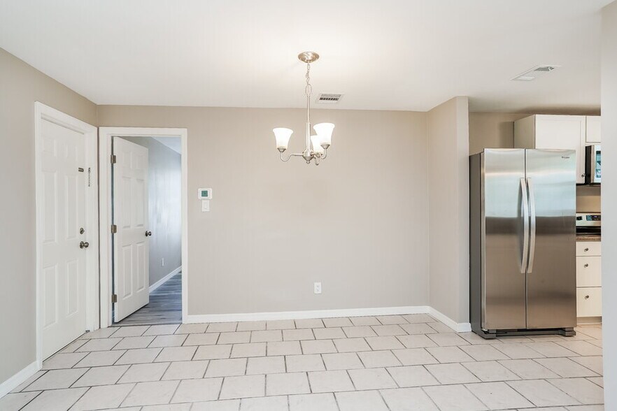 Building Photo - 749 SW 5th Terrace