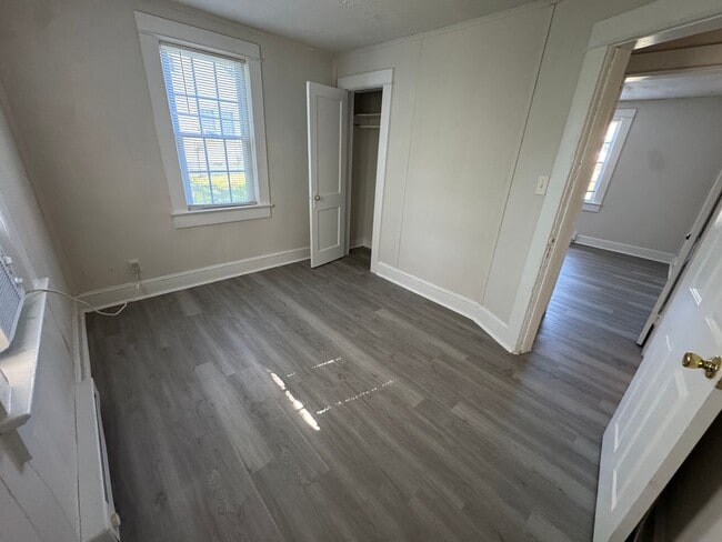 Building Photo - MINUTES TO DOWNTOWN FREDERICKSBURG - 2 BEDROOM COTTAGE