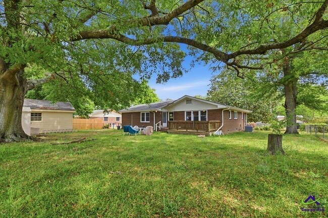 Building Photo - 202 Self St