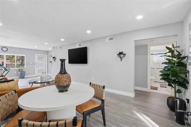 Building Photo - 1590 NW 38th St