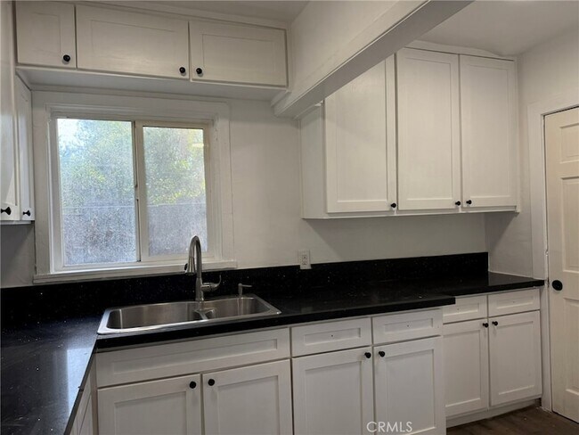 Building Photo - 1222 Hardt St