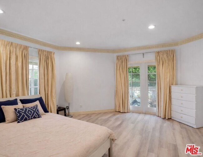 Building Photo - 2258 Gloaming Way