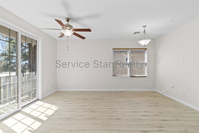 Building Photo - 2129 E Huntington Dr