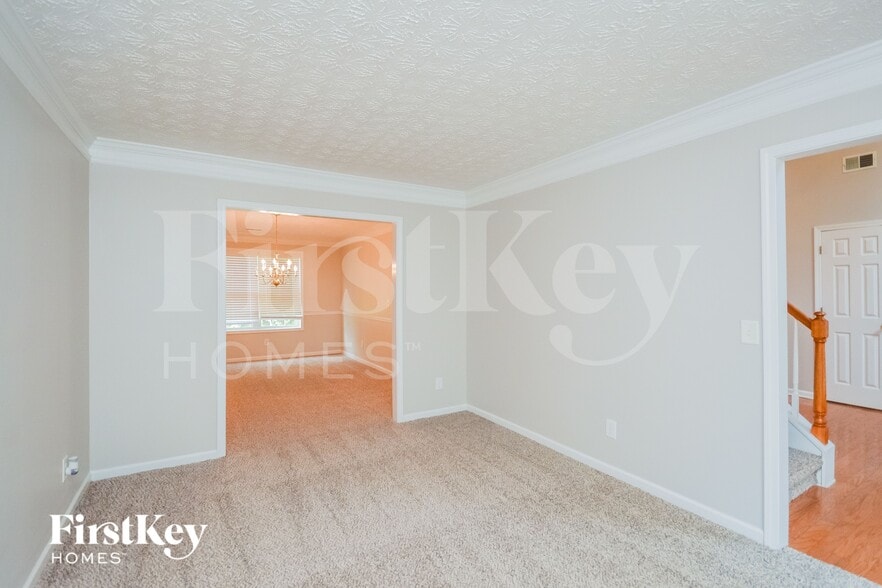 Building Photo - 6061 Fairington Farms Ln
