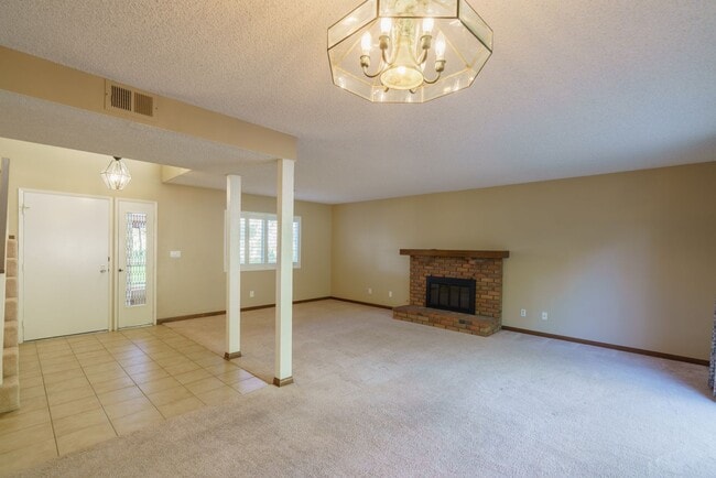 Building Photo - Stately Executive Home on a Cul de sac Ava...