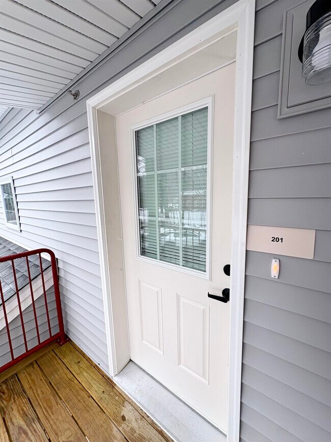 Building Photo - 15 Mountain Rd