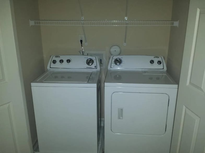 Building Photo - 1905 Serenade Cir