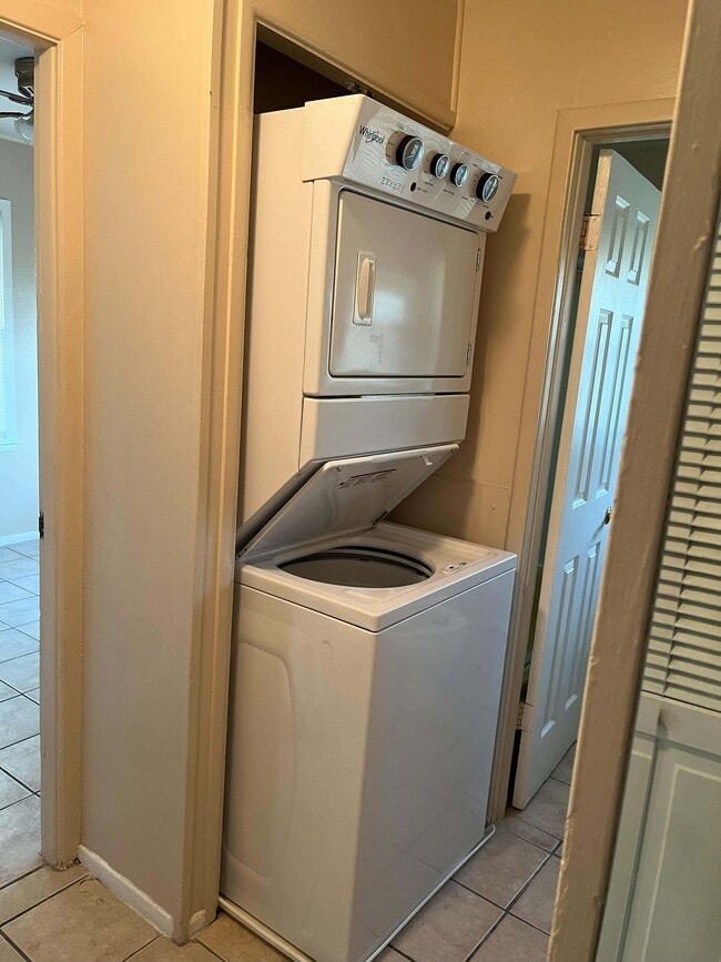 Building Photo - 75 Baldwin Ln