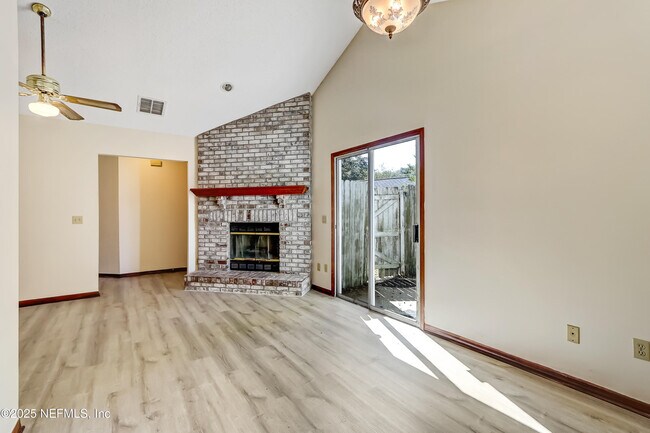 Building Photo - 12015 Cobblewood Ln N