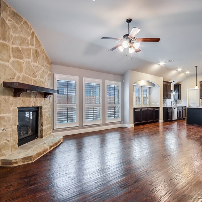 Building Photo - 9105 Conroe Dr