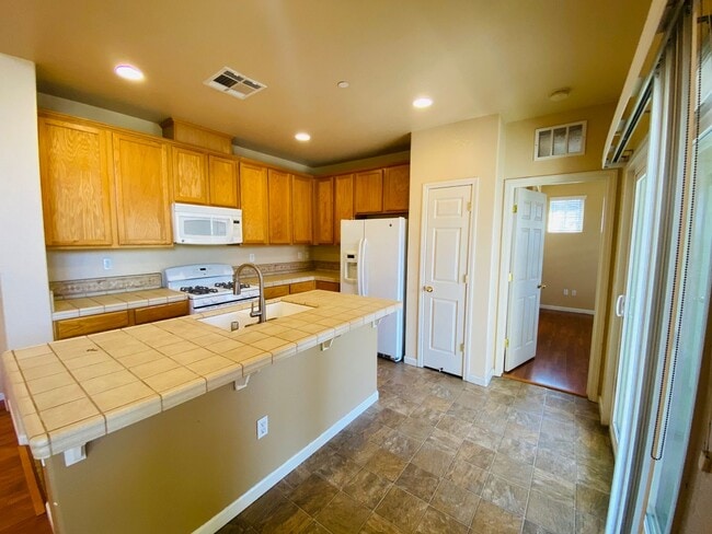 Building Photo - Gorgeous Condo on Sheldon