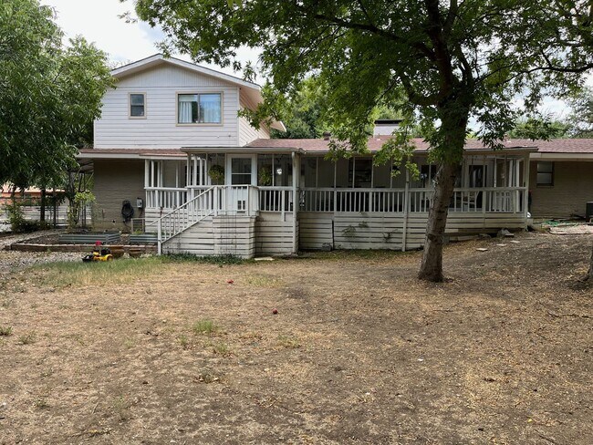 Building Photo - 830 Blackburn St