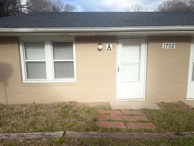Building Photo - 1702 Gunter St