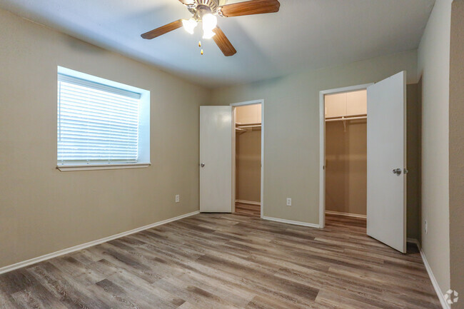 2 BR, 1 BA - 850 SF - The Oaks At Moritz Apartments