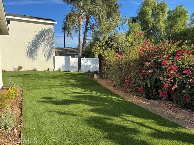 Building Photo - 1336 Calle Tulipan