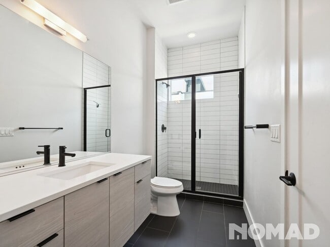 Building Photo - 3039 W 19th Ave