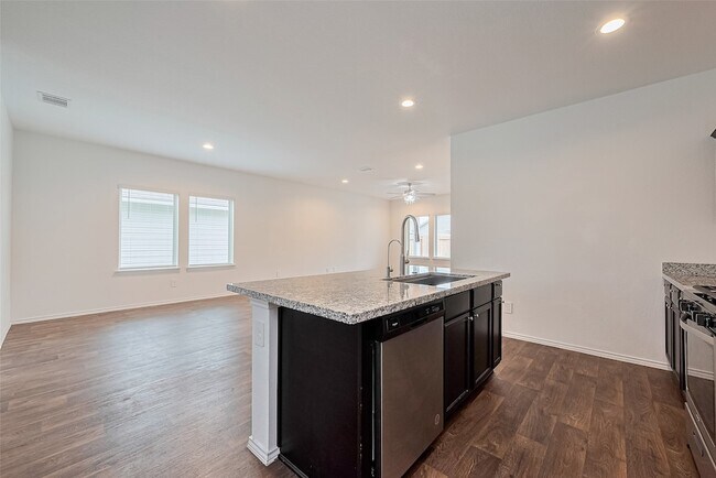 Building Photo - 12518 Pelican Bay Dr