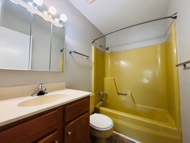 Building Photo - 2712 Wellesley Ct