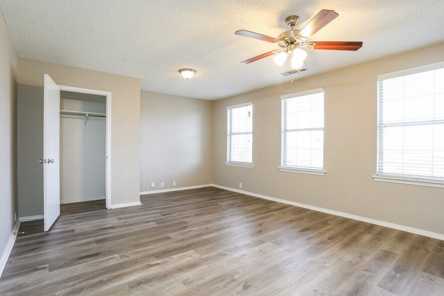 Building Photo - 1511 Columbia Dr