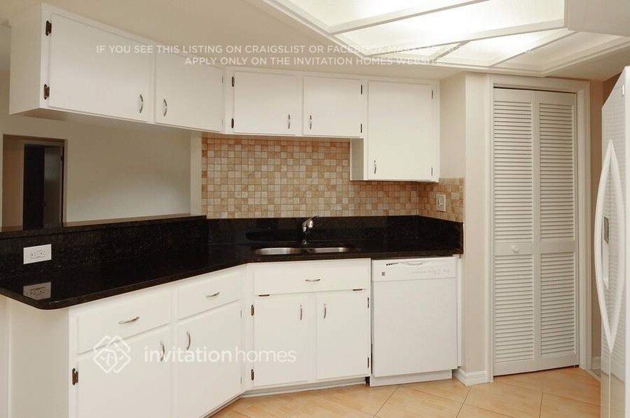 Building Photo - 5909 Redhawk Dr