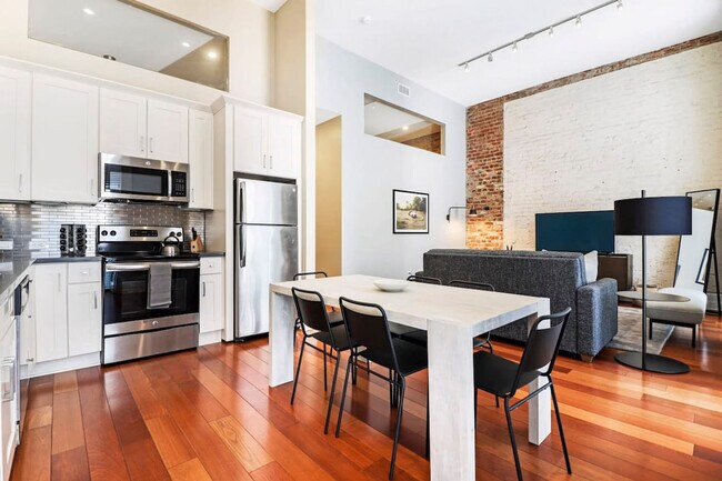 Building Photo - 822 Perdido St