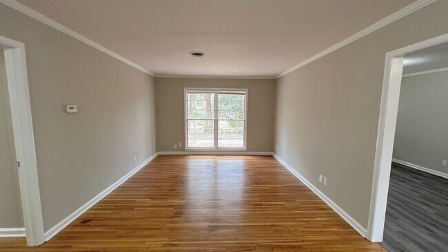 Building Photo - 3-Bedroom just waiting for you !