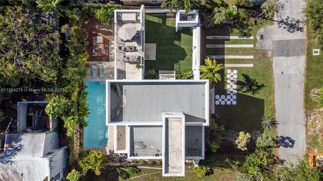 Building Photo - 696 NE 68th St