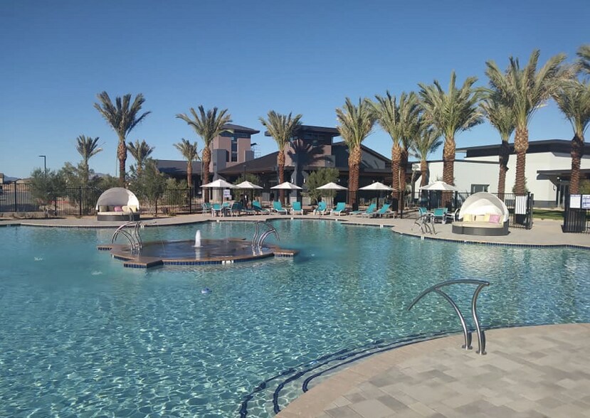 Community Pool, Waterslides, Hot Tub - 9530 E Tesla Ave