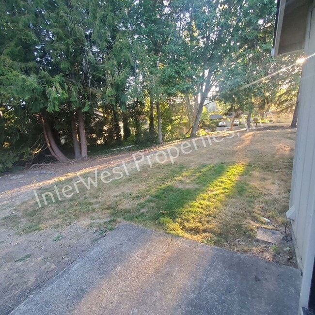 Building Photo - Beautiful Ranch Style Home on Very Large Corner Lot With W/D Hookups, Fireplace, 2 Car Garage & A...