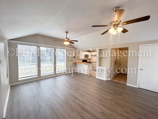 Building Photo - 105 E Margurite Ln