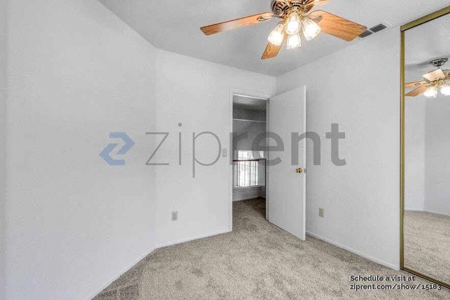 Building Photo - Unit