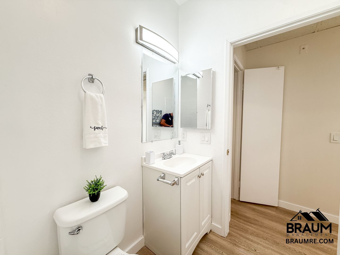 Building Photo - 11459 Collins St