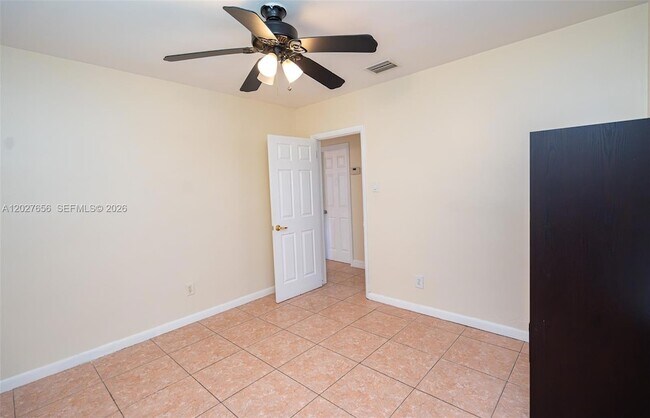 Building Photo - 5613 Pierce St